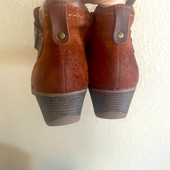 Sz 10 M Earth Origins Odele Suede Booties in Tobacco, new in box - Picture 10 of 11
